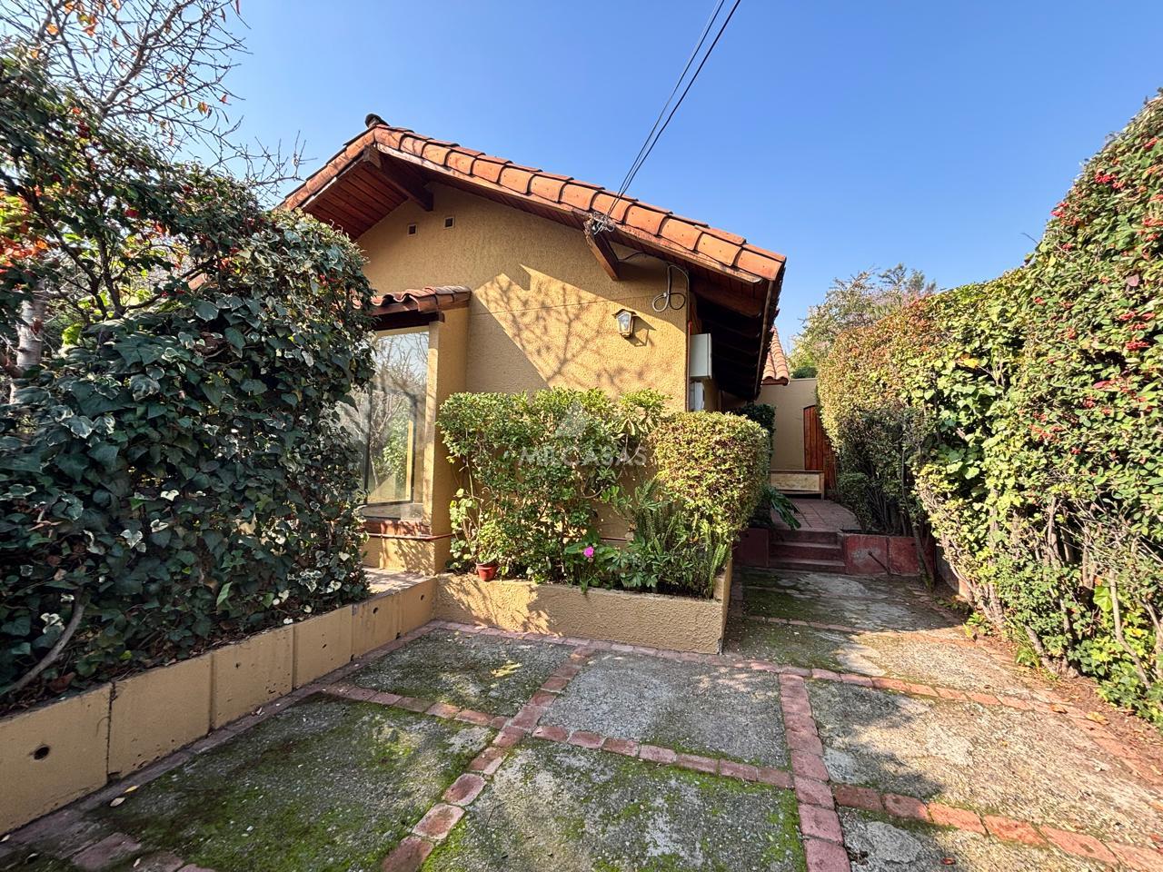Amplia Casa En Arriendo