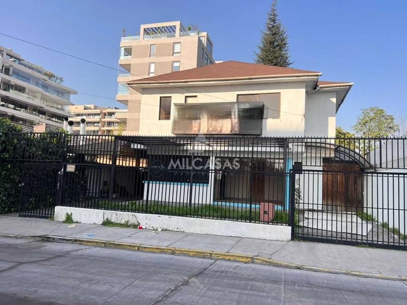 Arriendo Casa Comercial en Esquina Premium — Nilo Azul con Av. Vitacura