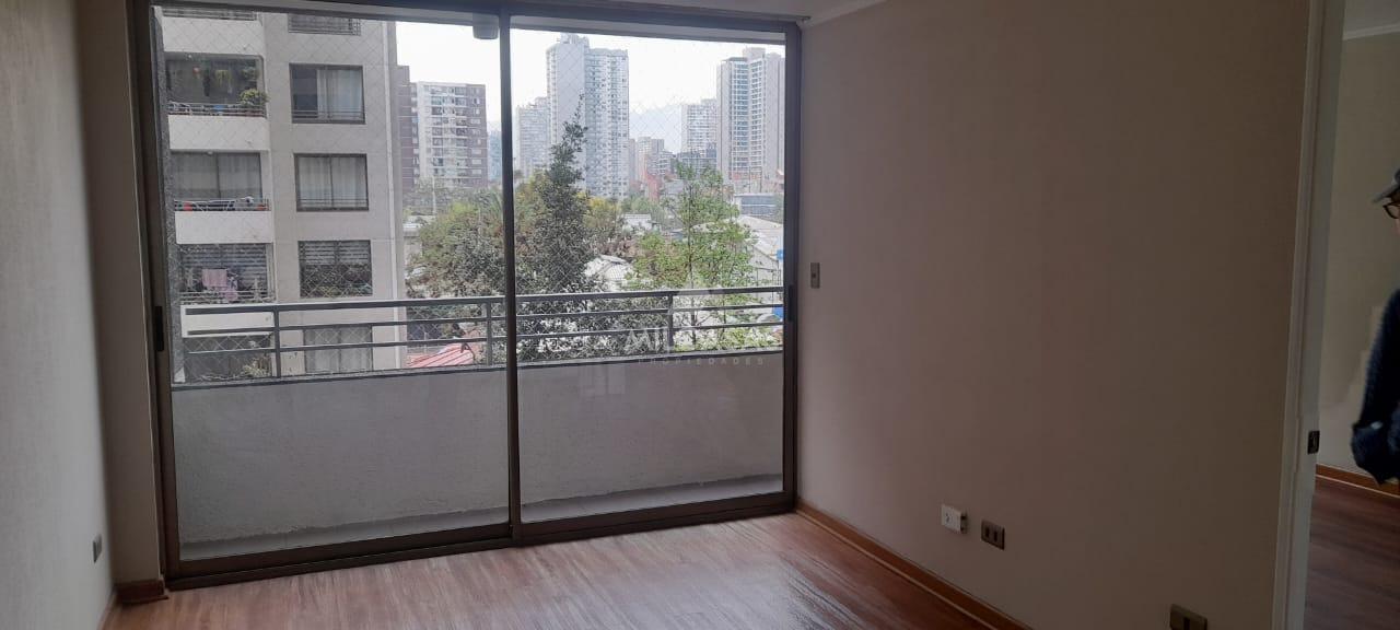 Departamento con Salida al Metro