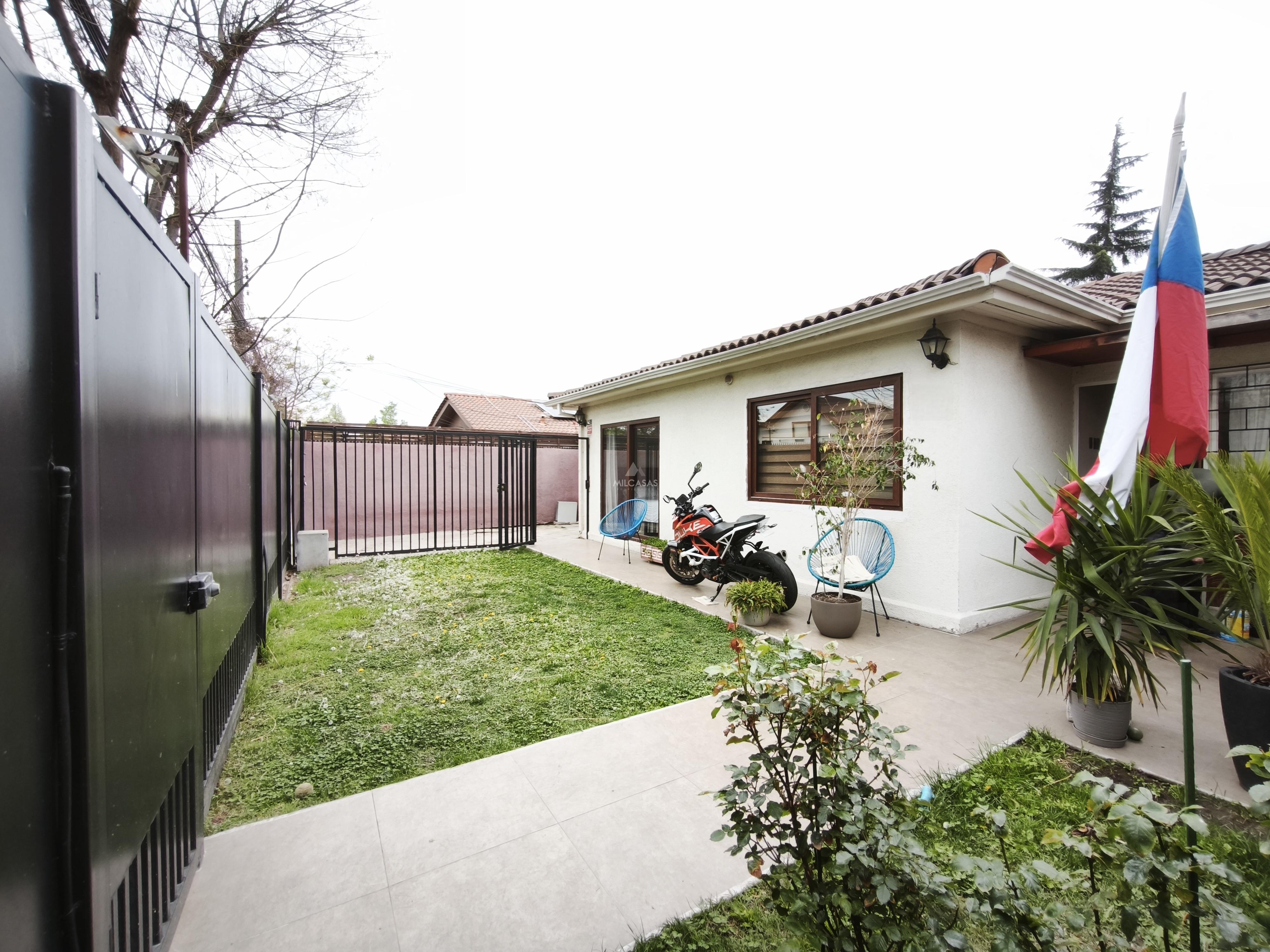 CASA FAMILIAR CON GRAN QUINCHO, PATIOS Y AMPLIOS ESPACIOS