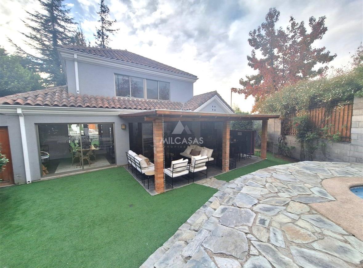 CASA CON GRAN JARDIN 